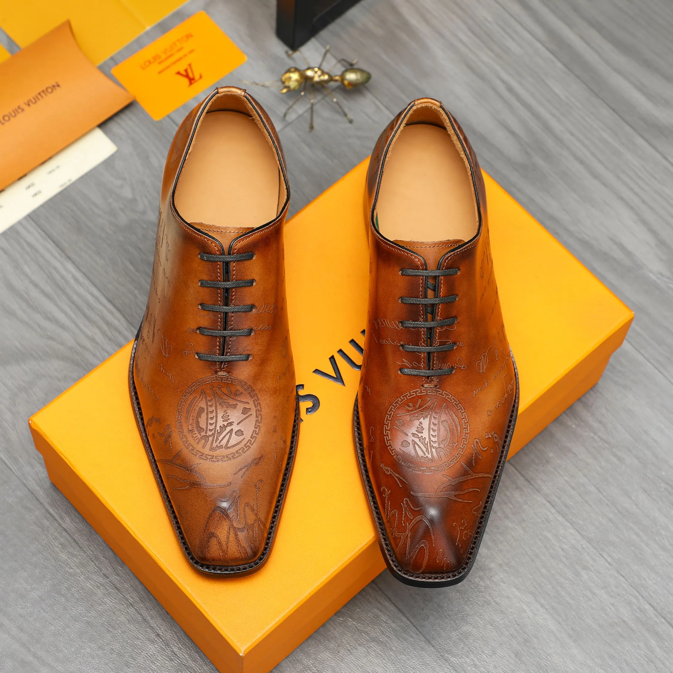 Men's shoes 💰580 Product trademark: LV "Louis Vuitton" business lace-up formal leather shoes Regular size: 37-46 Product materials: Selected carved cowhide upper, pigskin lining, rubber outsole